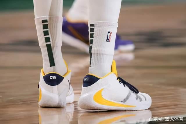 罗伯逊：每场比赛斯洛特都会改变球员职责